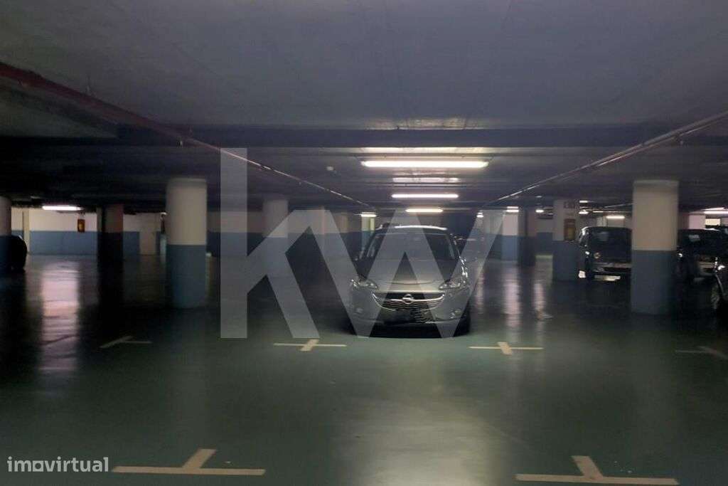 Estacionamento em Parque Privado no Centro do Funchal - Grande imagem: 3/7
