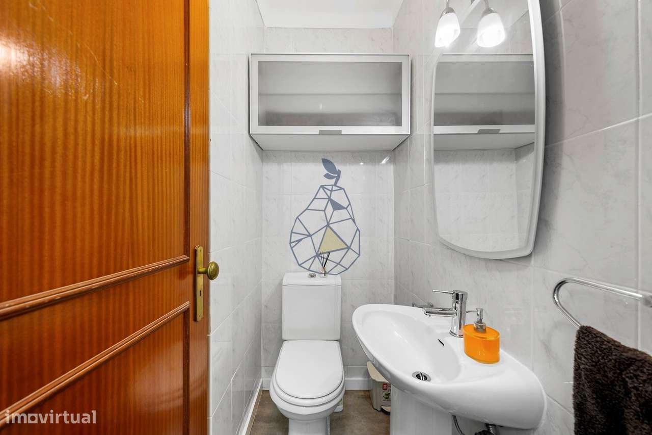 Apartamento Duplex T3 mobilado,  3 casa de banho ,Terraço, Vista Mar A-13