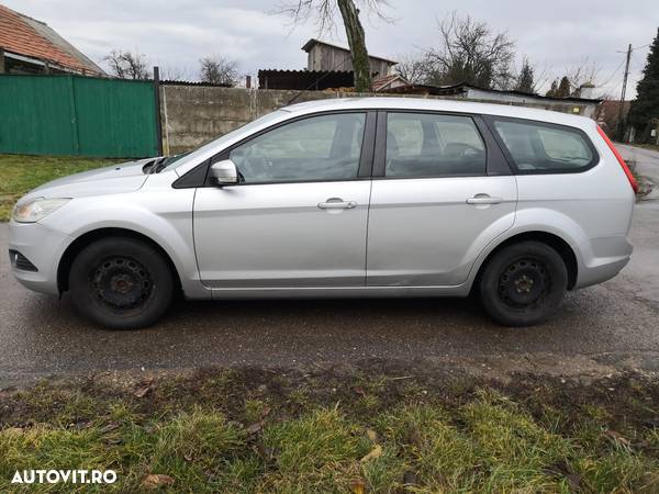 Ford Focus Turnier 1.6 TDCi DPF Ghia - 11