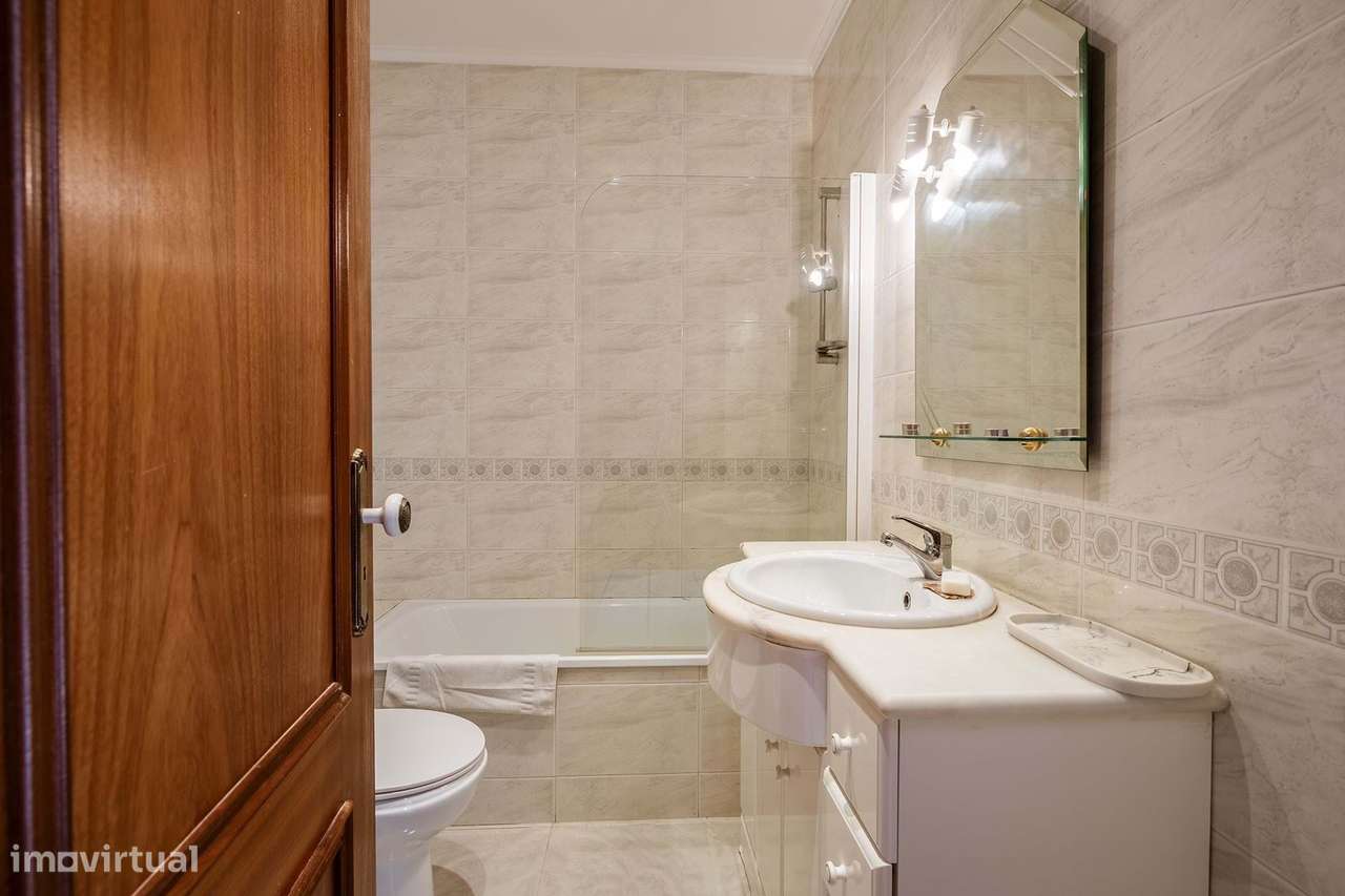 ESPAÇOSO E LUMINOSO APARTAMENTO T2 PARA VENDA PERTO DA PRAIA DA DONA A-20