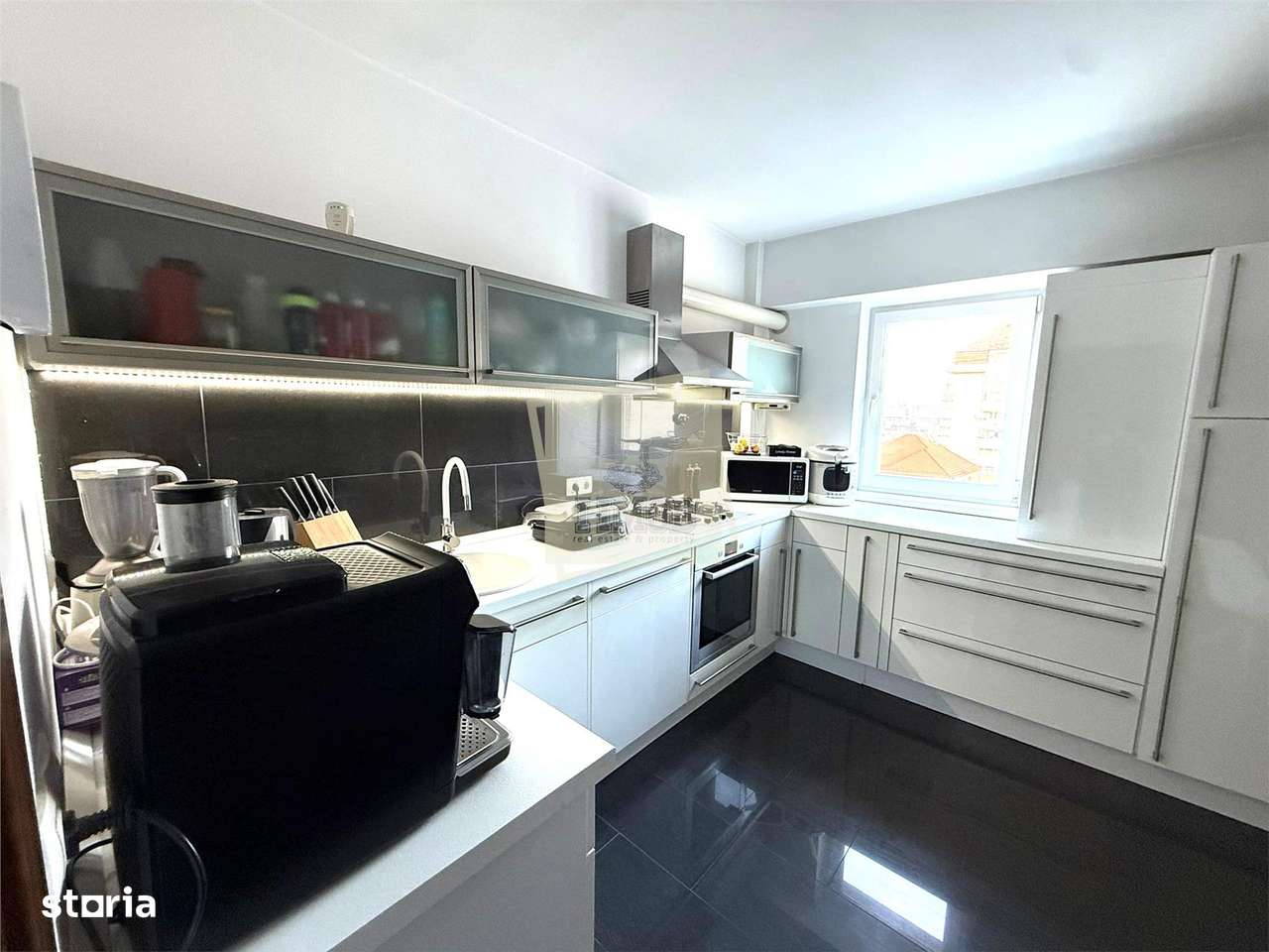 Apartament mobilat 68 mpu 3 camere 2 bai si pivnita in Turnisor-6