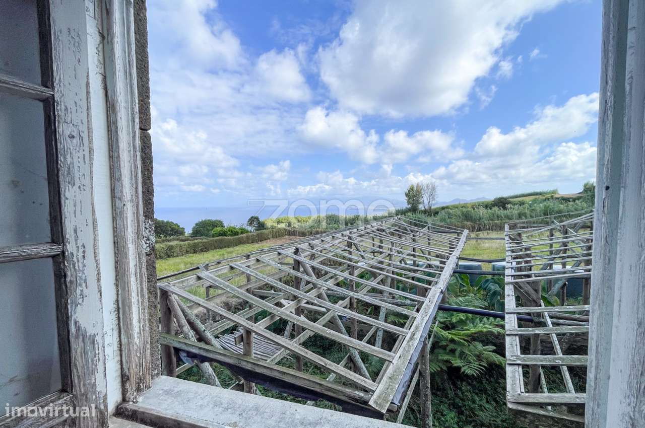 Ruína em Santa Bárbara, em Ponta Delgada - Grande imagem: 4/18