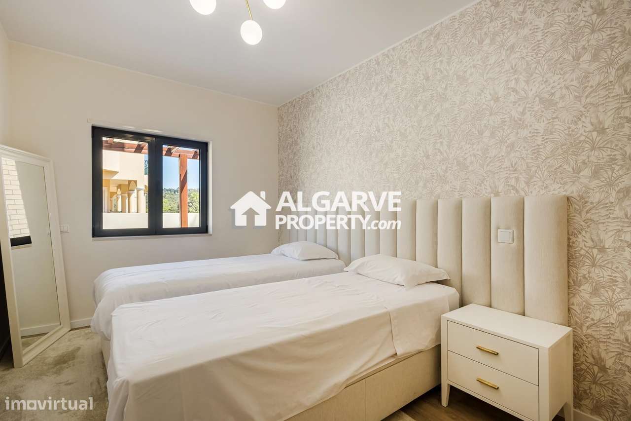Moradia moderna V6 em condomínio com piscina. Perto de Vilamoura e pra-13