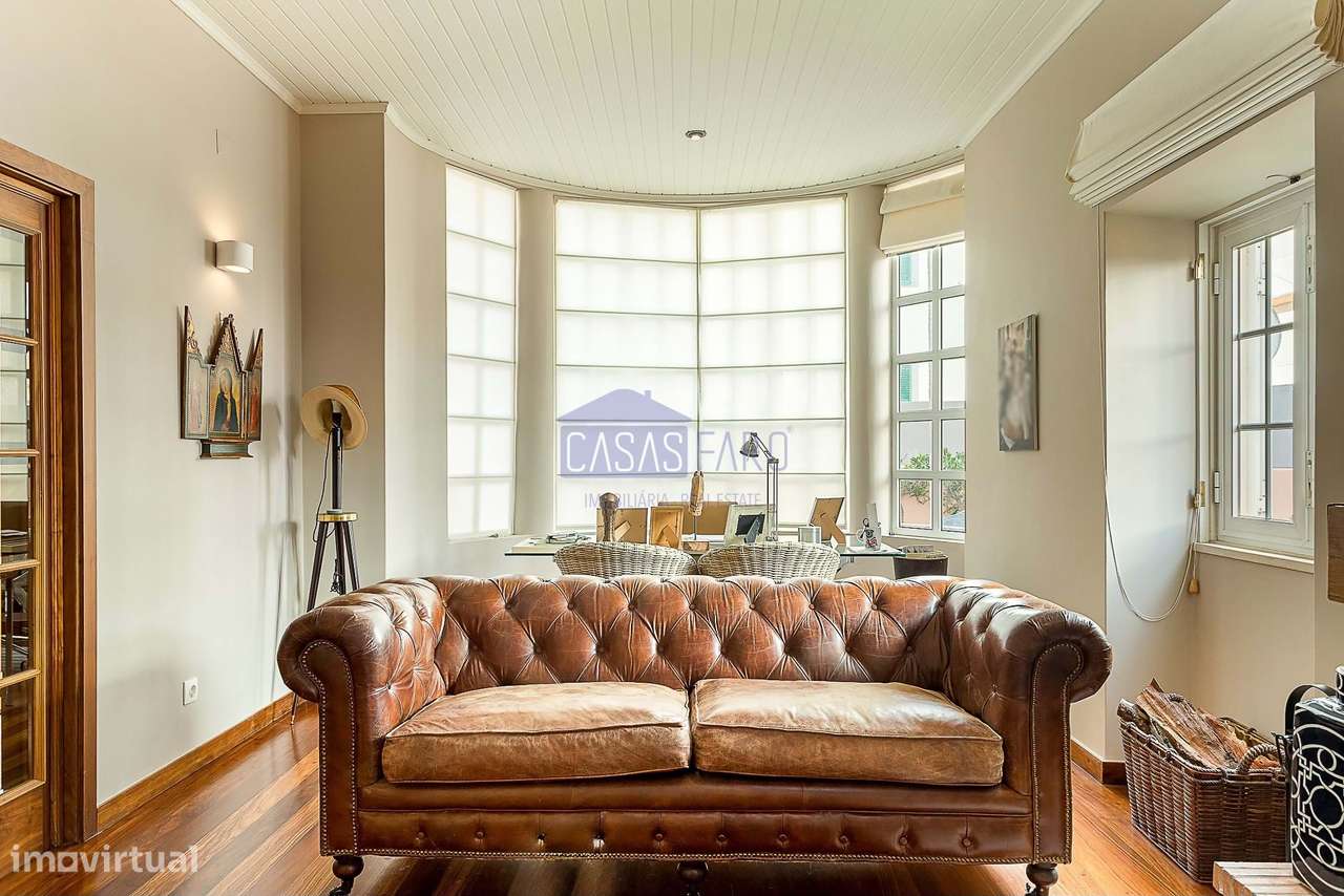 Imponente Moradia V3 de 3 pisos na zona da Avenida 5 de Outubro em Far-38