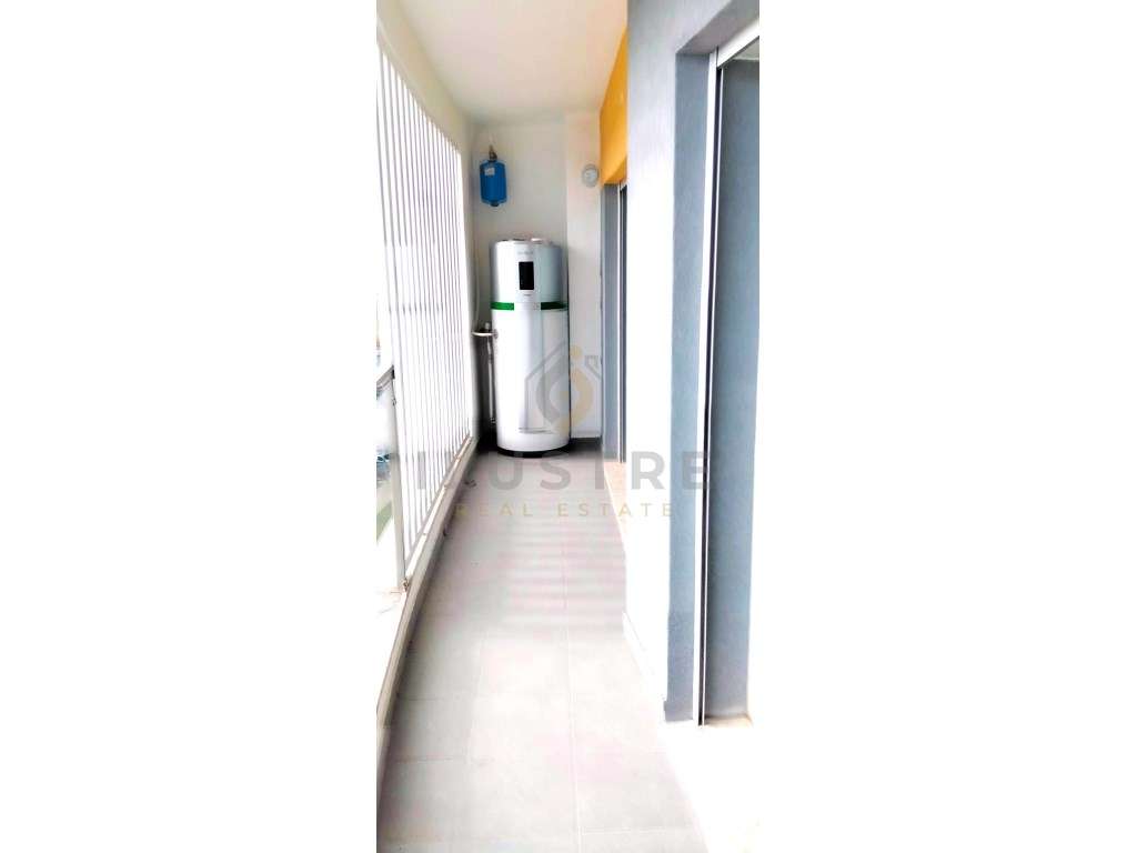 Apartamento T2 com varandas panorâmicas e parqueamento em Santa Mar...-13