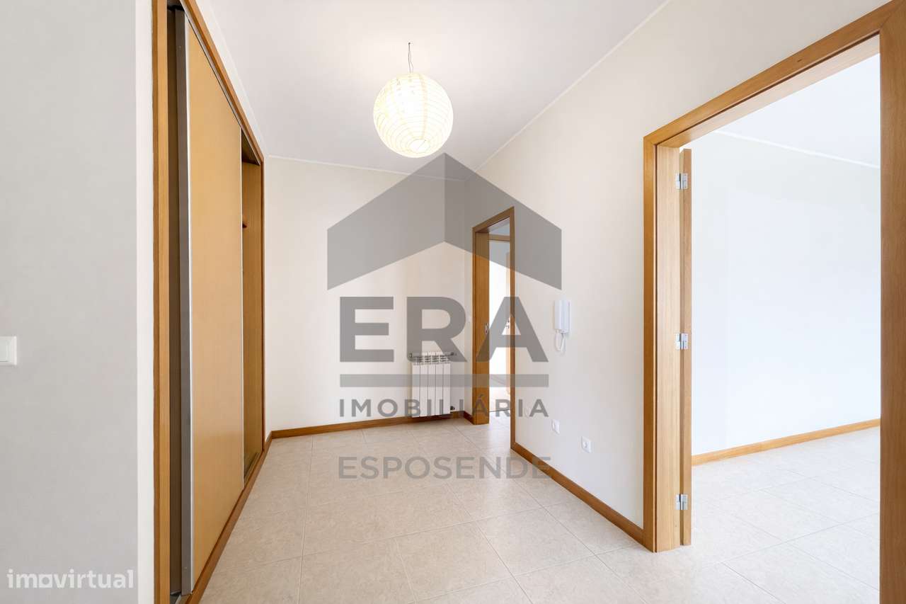 T2 – 1º Andar com Varanda no Centro - Grande imagem: 4/15