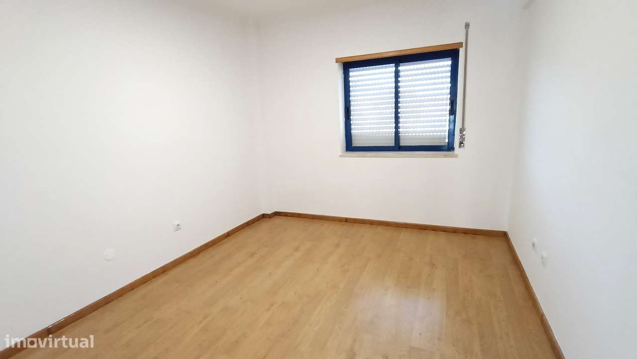 T3 com Arrecadação e Terraço, Pronto a habitar-8
