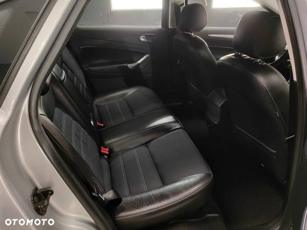 Ford Mondeo 2.0 Ghia Executive - 24