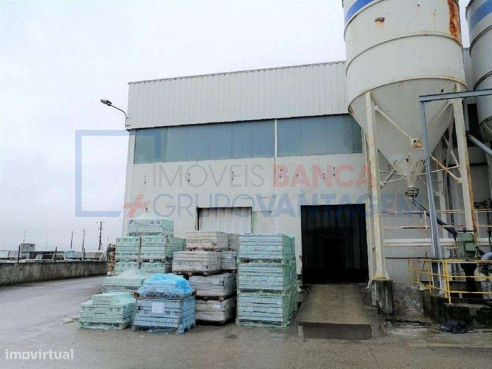 Armazem na ZI Oiã para investimento - Grande imagem: 2/6