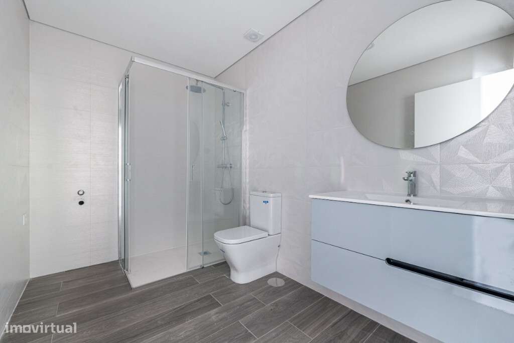 Moradia C/ 2 Apartamentos - Lago - Grande imagem: 5/25