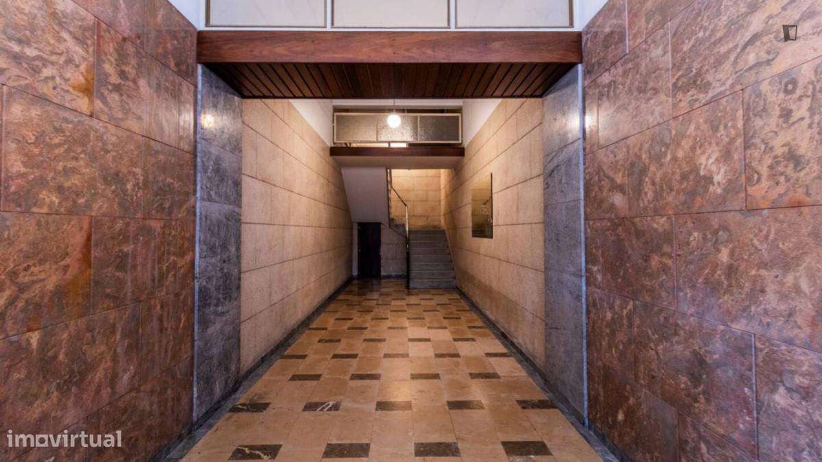 Apartamento com 3 quartos - localizado em Lordelo do Ouro Porto - Grande imagem: 2/10