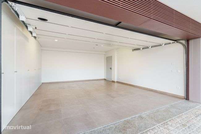 Exclusiva Moradia Individual Moderna e Luxuosa-11