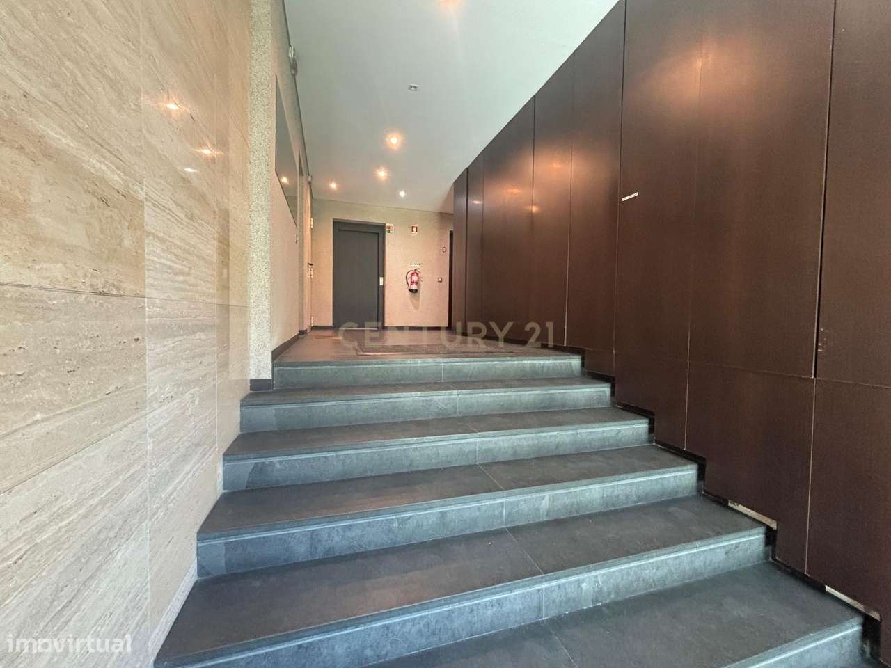 Apartamento T2  no Entroncamento com Garagem Fechada-16