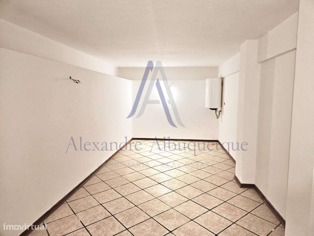 Moradia Isolada com Piscina T3+2-35