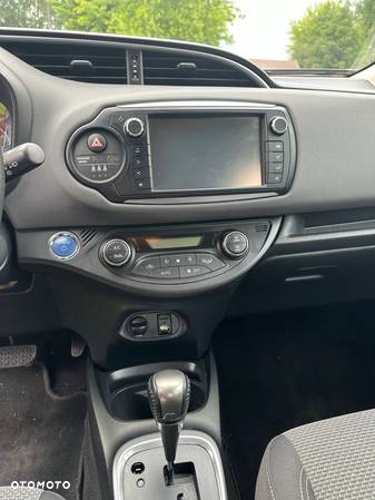 Toyota Yaris Hybrid 100 Premium - 3