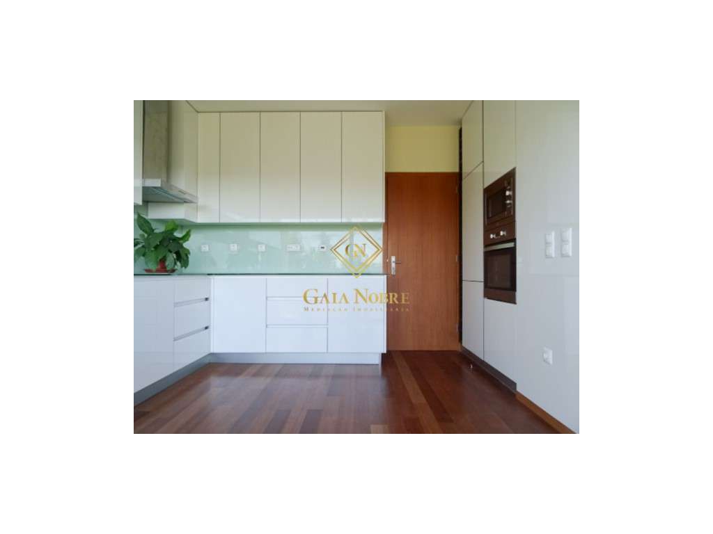 Moradia T4 + office em Pedroso-5