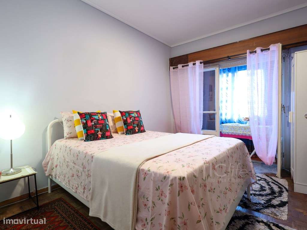 Moradia T6 em Monte Abraão-10