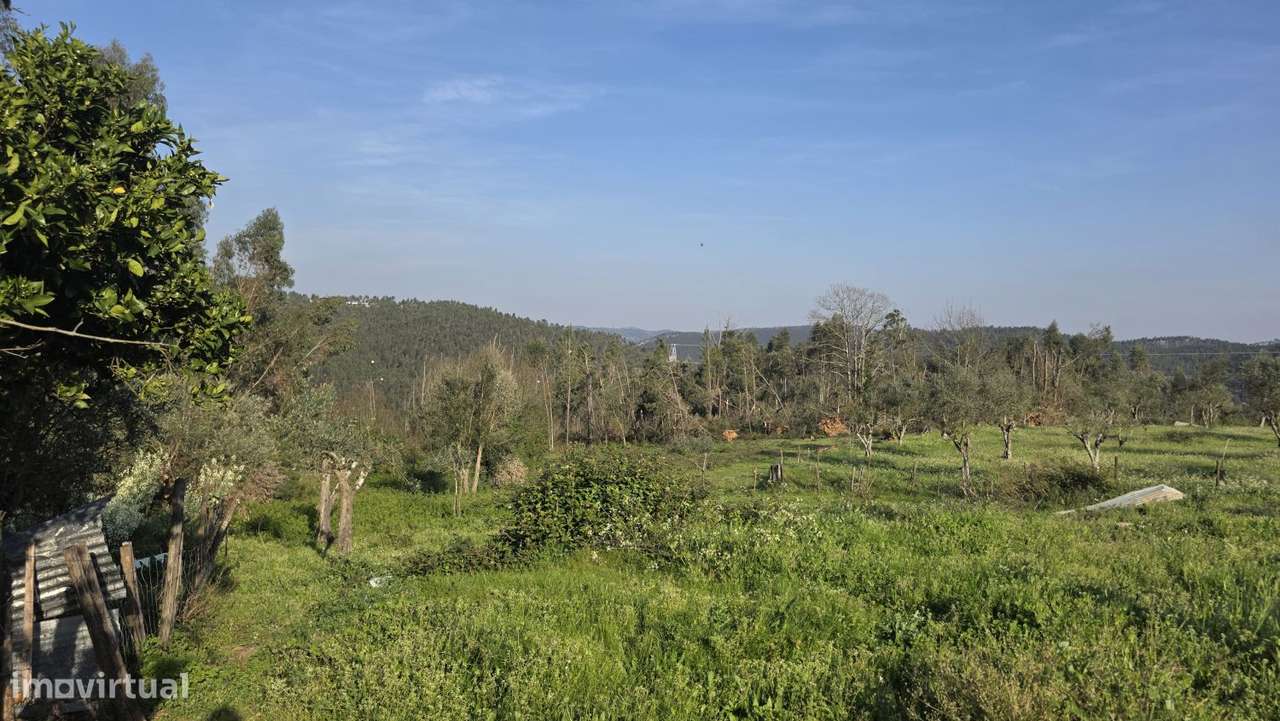 Moradia para restaurar, com terreno, perto de Ferreira do Zêzere-56