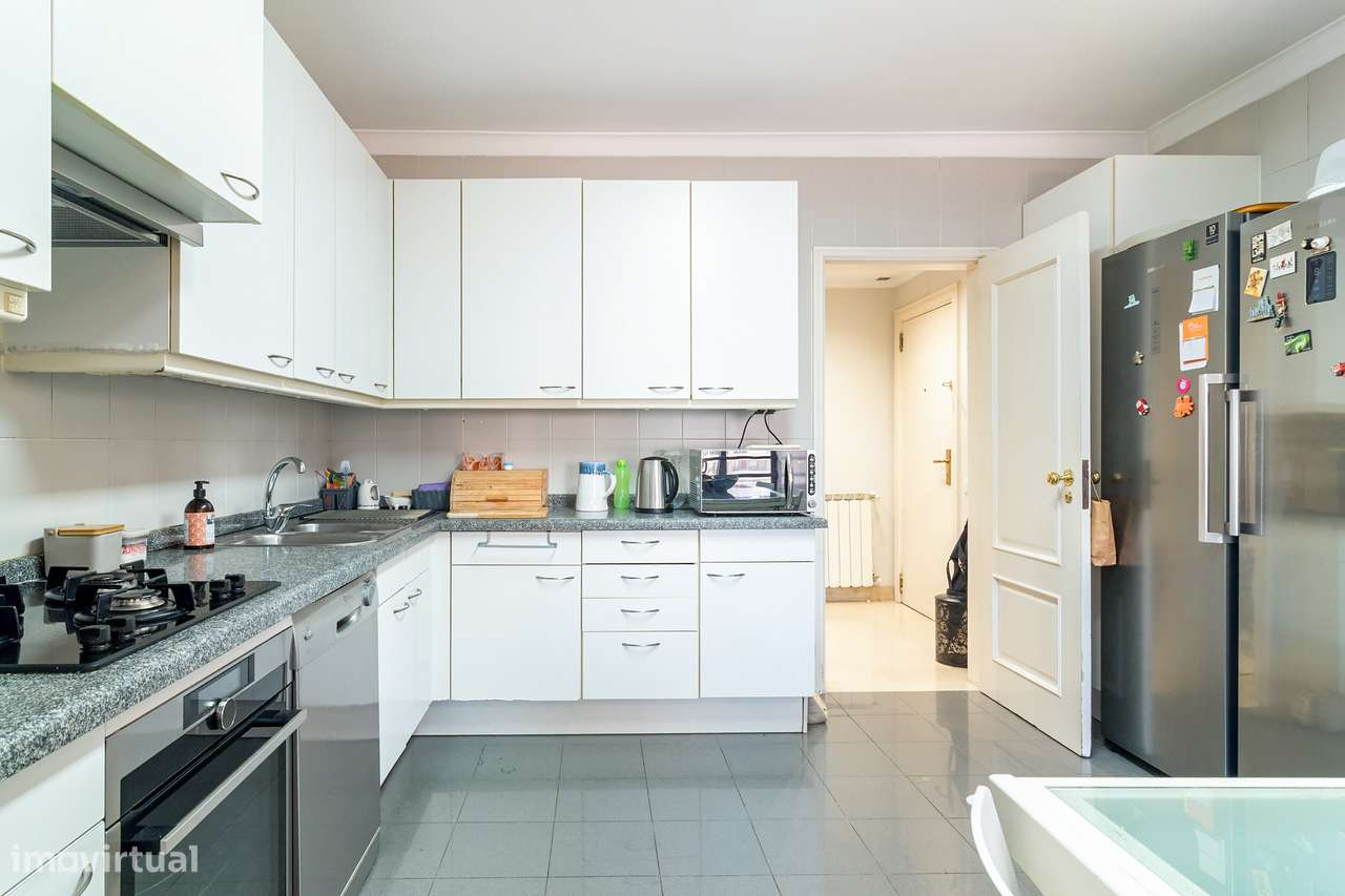 Apartamento T3+1 no Atlanta Park – Laranjeiras, Lisboa-6