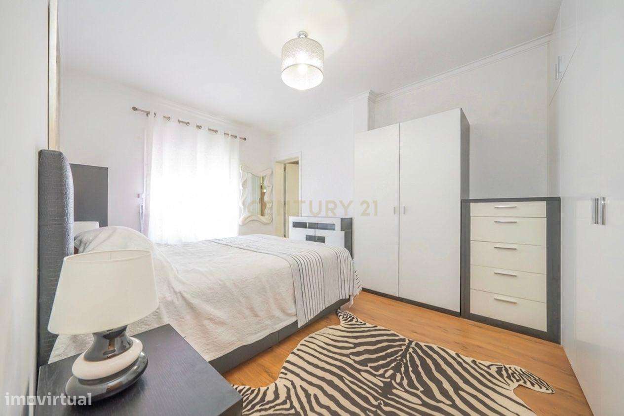 Apartamento Único com 268m2 no Último Andar com Terraço Extraordinário-23
