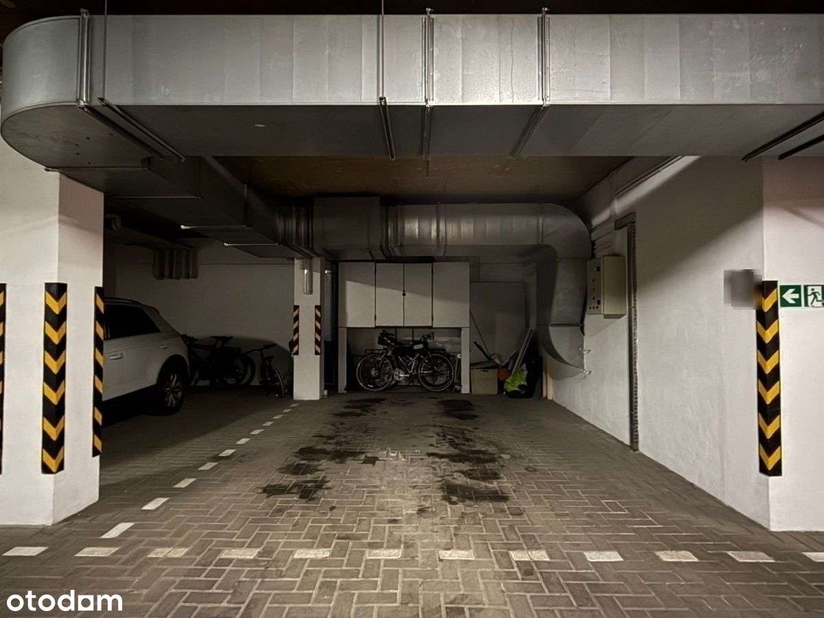 Duże miejsce postojowe 24 m2 - Pełny obrazek: 5/8