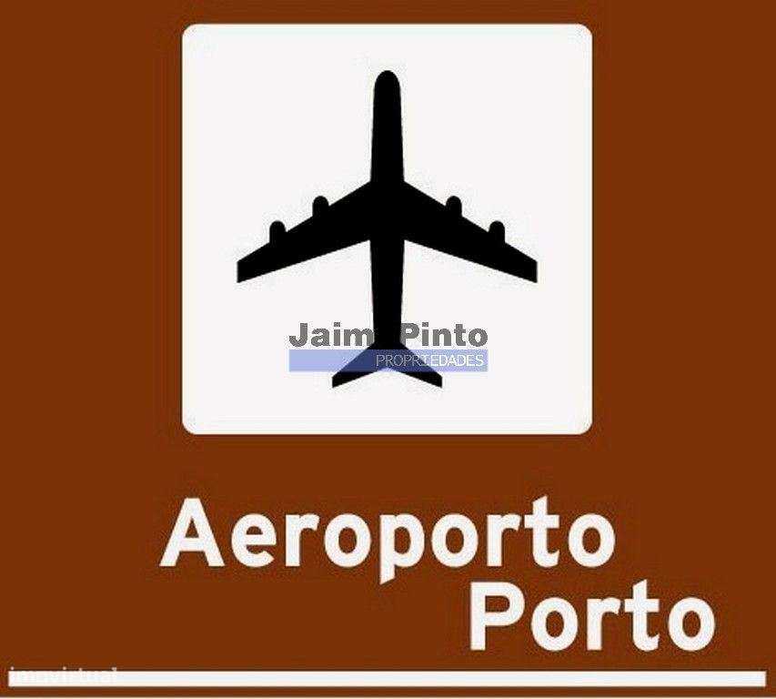 Parque Automóvel Aeroporto do Porto. Porto, Maia. - Grande imagem: 4/4