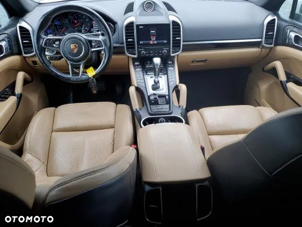 Porsche Cayenne Standard - 8
