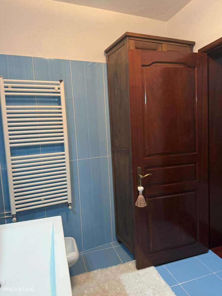 Moradia térrea T4 em pedra com 386m2 e terreno com 6.000m2, anexos.-30