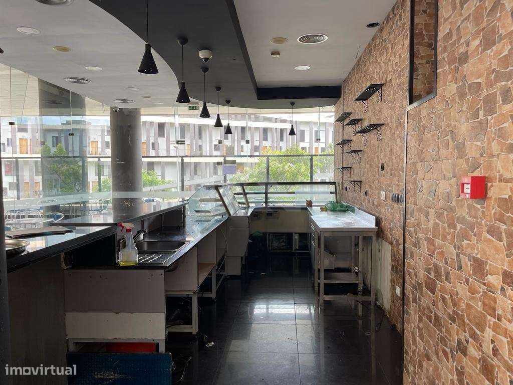 Espaço Comercial - localizado em São Martinho Funchal - Grande imagem: 4/19