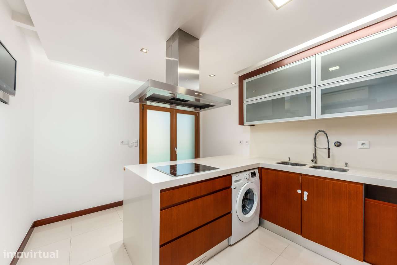 T2 | Condomínio Qta. Comendadeiras | Piscina | Varandas | Parqueamento-7