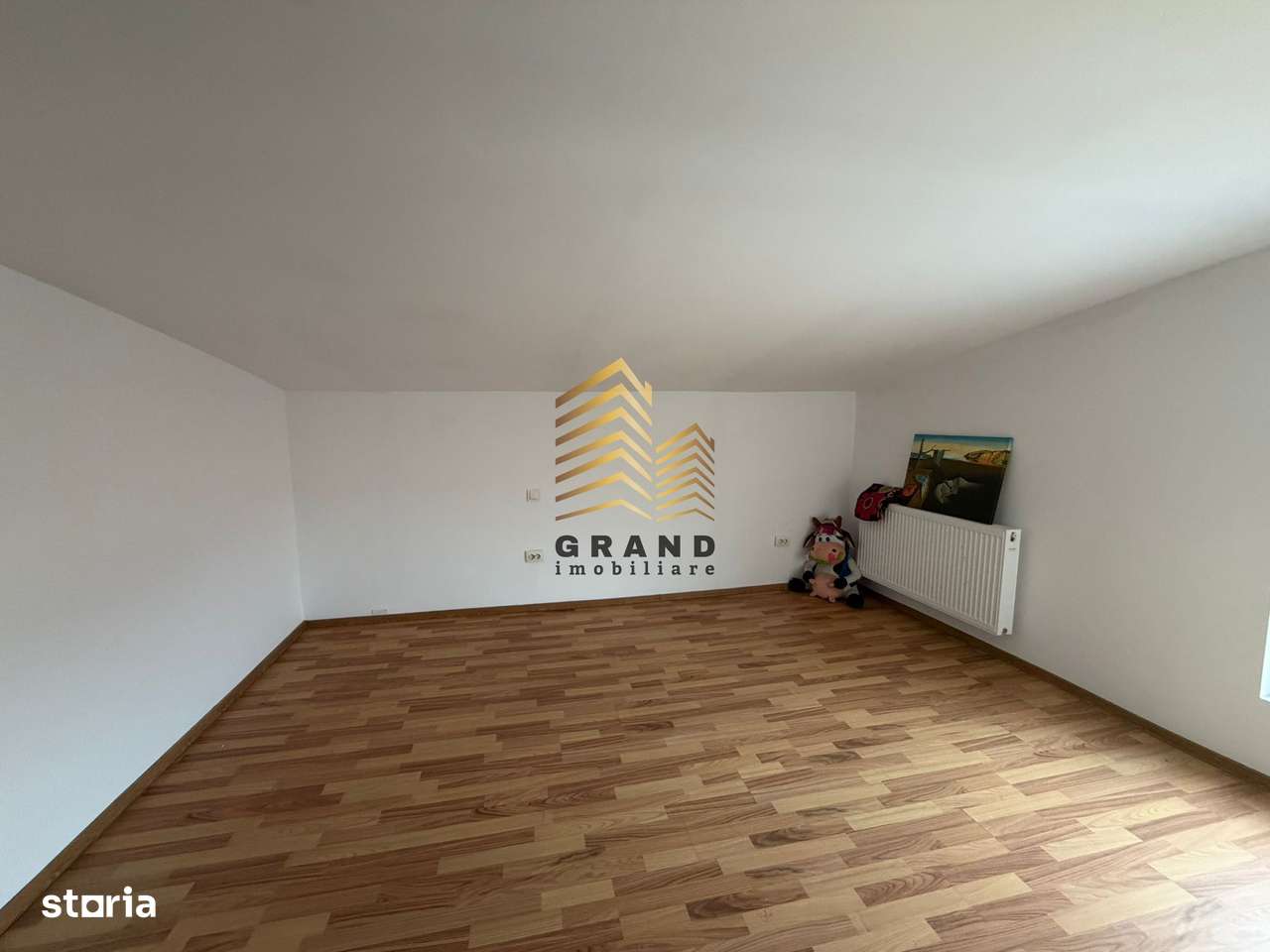 APARTAMENT 4 CAMERE | SCARA INTERIOARA | ZONA SUCEVEI - Imagine principală: 5/13