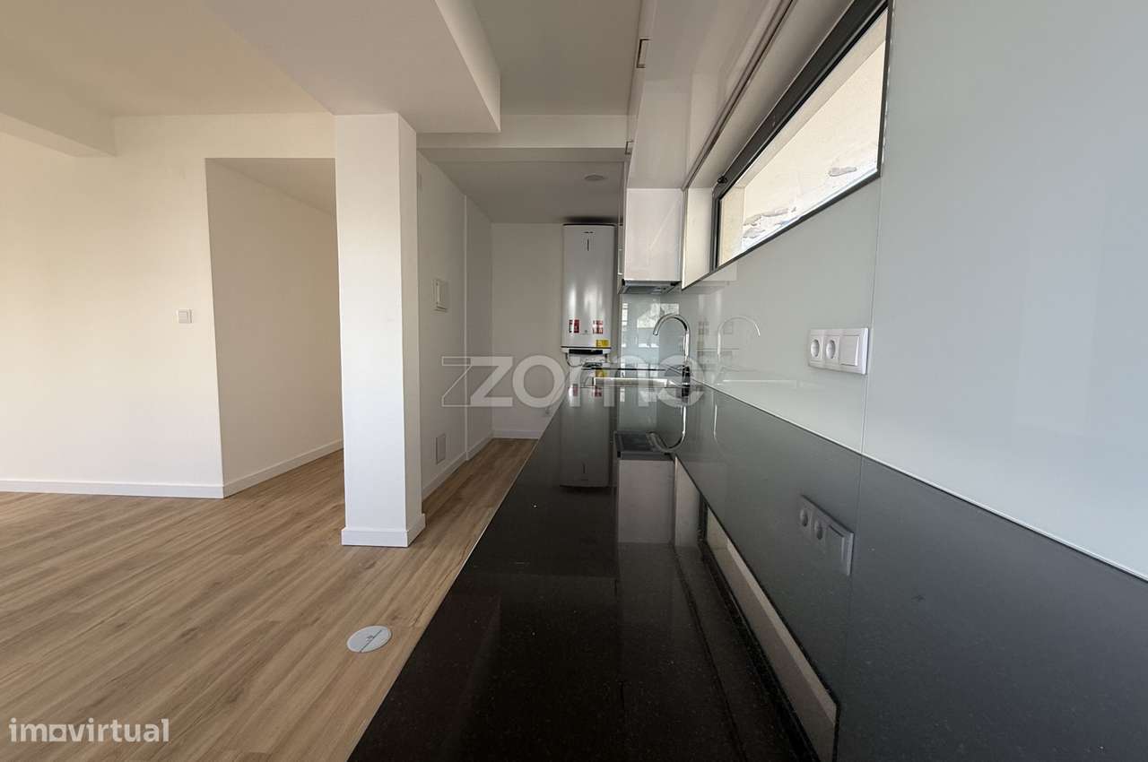 Apartamento T2 renovado no Paim.-13