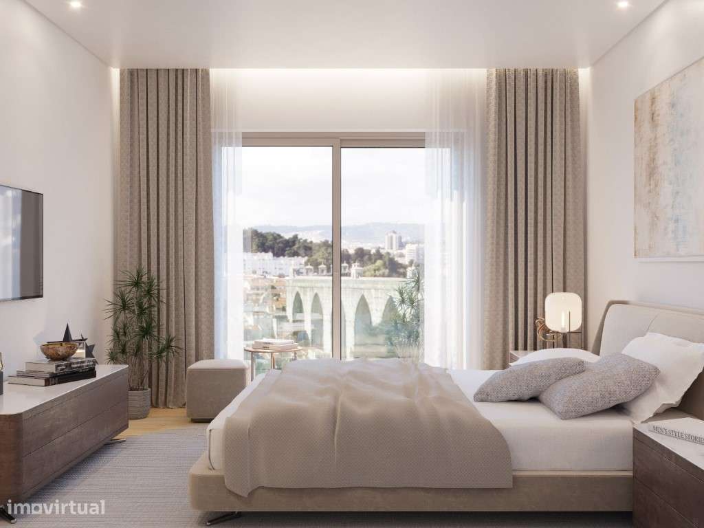 Apartamento T3 novo, com varandas e estacionamento, em Campolide-0