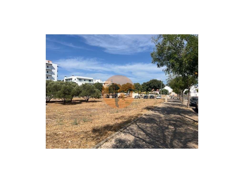 Lote com 868m2 para construção de 23 apartamentos e um comerciocom ... - Grande imagem: 4/28