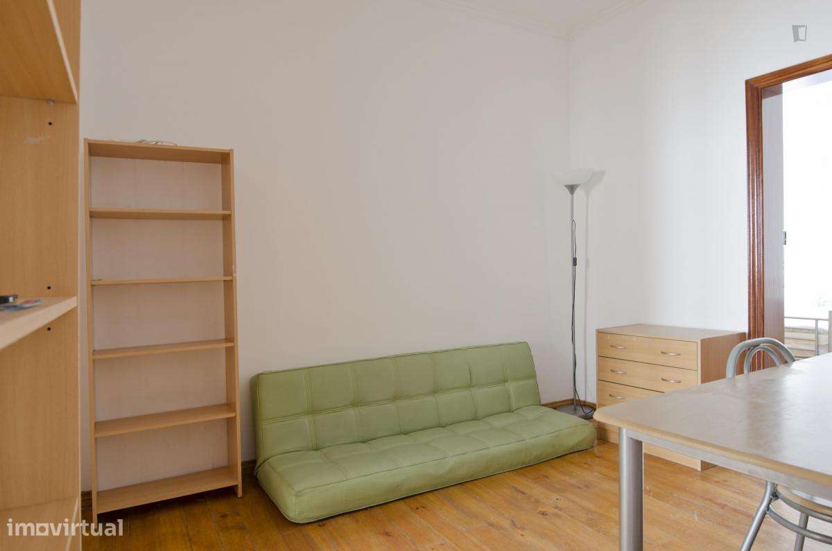 Apartamento com 5 quartos - localizado em Intendente Lisbon - Grande imagem: 4/10