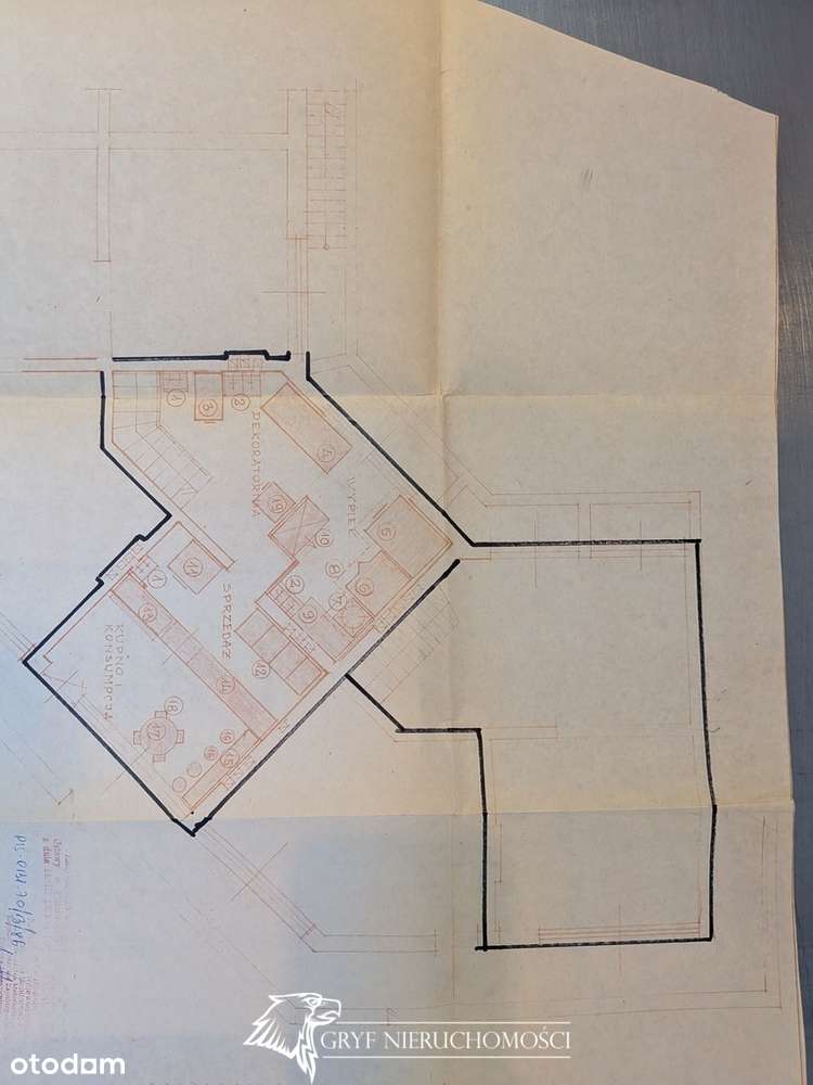 - Lokal w ścisłym centrum - idealny pod usługi --11