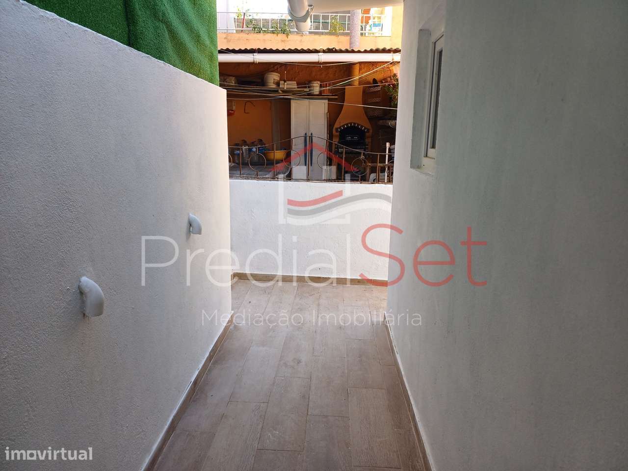 Moradia T3 Totalmente remodelada em Setúbal-25