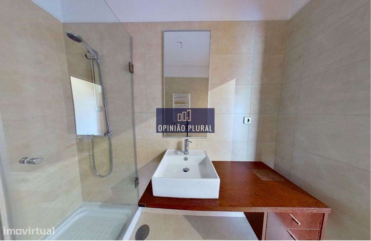 T2 de Luxo com Varandas e Garagem Dupla em S. Félix da Marinha-15