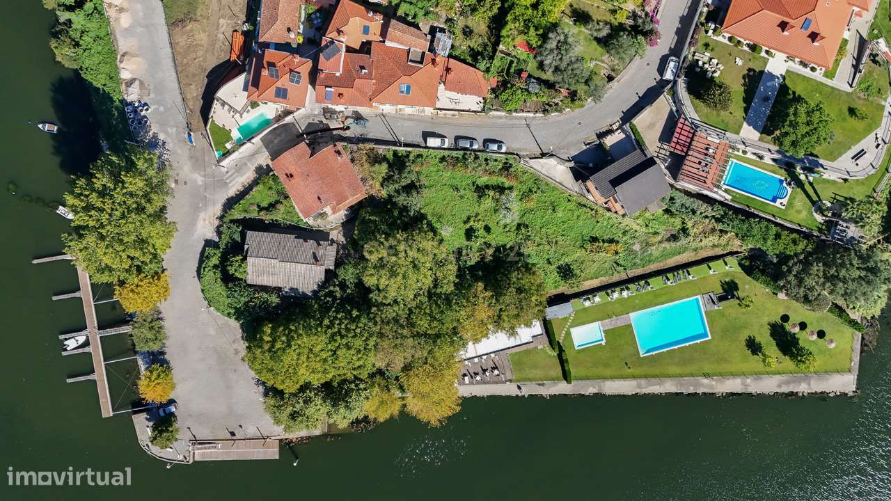 Moradia Térrea V3 na primeira linha dos Rios Douro e Tâmega com amplo-0