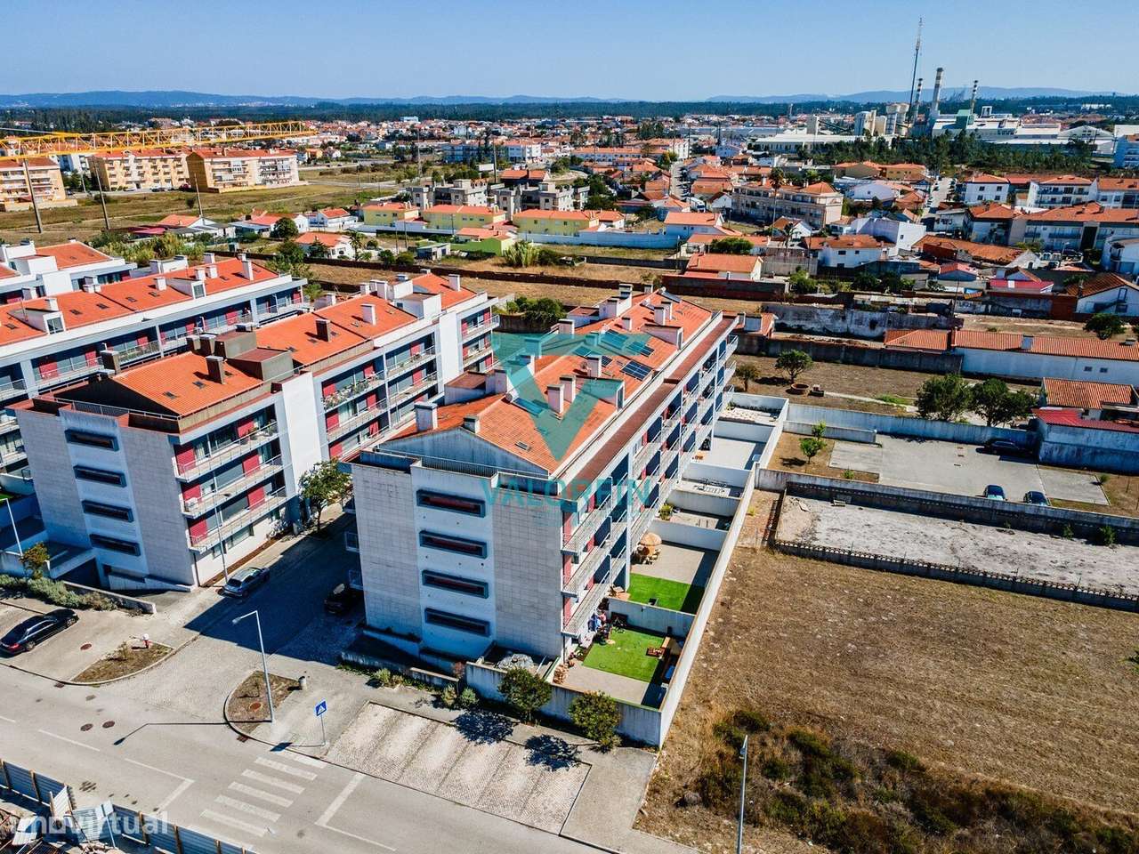 Apartamento T2 c/ Terraço de 95m2 + Garagem / Marinha Grande-30
