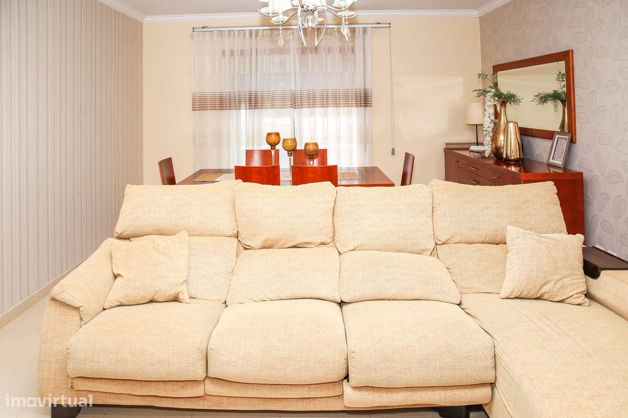 Excelente apartamento T3 com 111m2 no centro da Abrigada-21