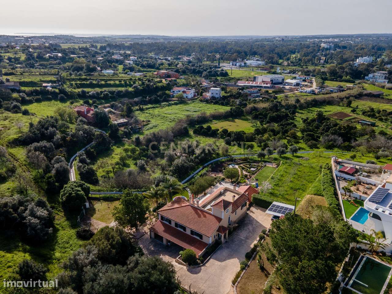 REFÚGIO EXCLUSIVO NA PENINA COM PISCINA, JARDIM E TERRENO - Grande imagem: 5/56