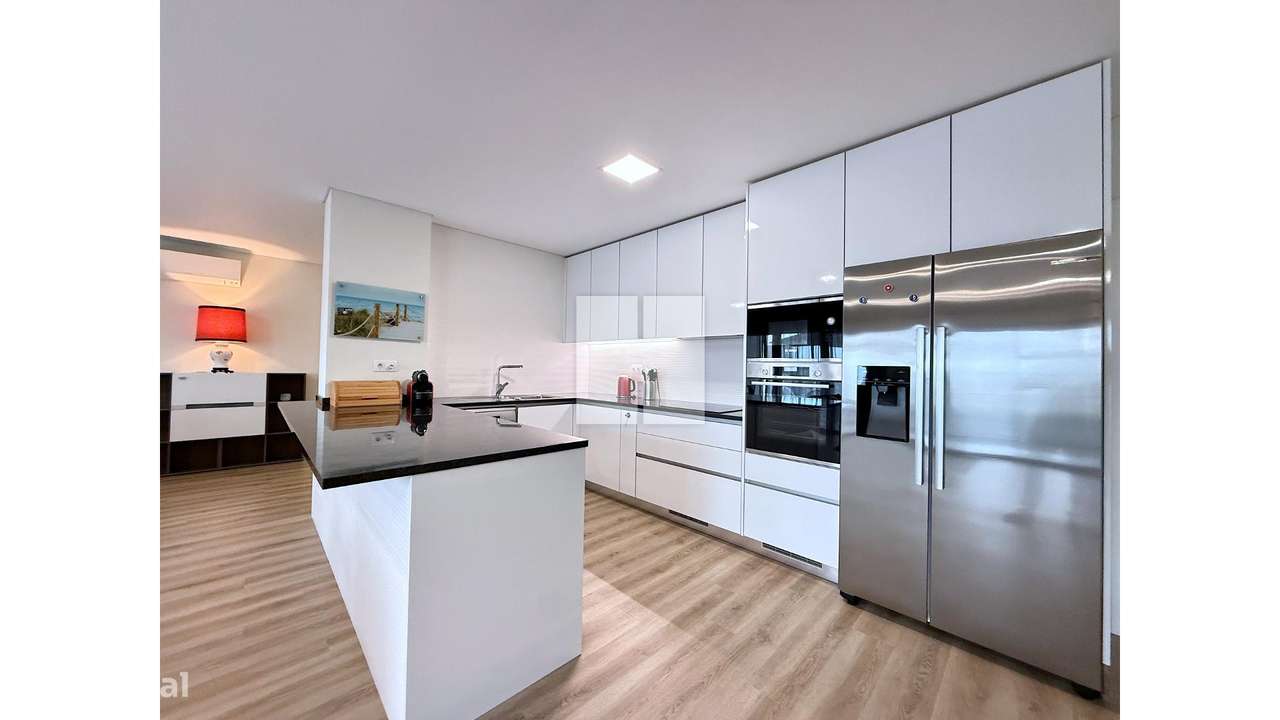 Espaçoso T4+1 Duplex c/ Vista Mar-19