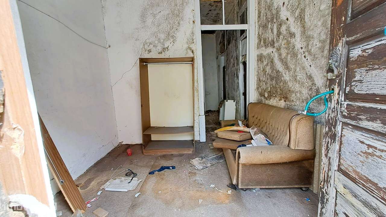 Moradia T6 para reconstrução- Santa Clara, Coimbra-20