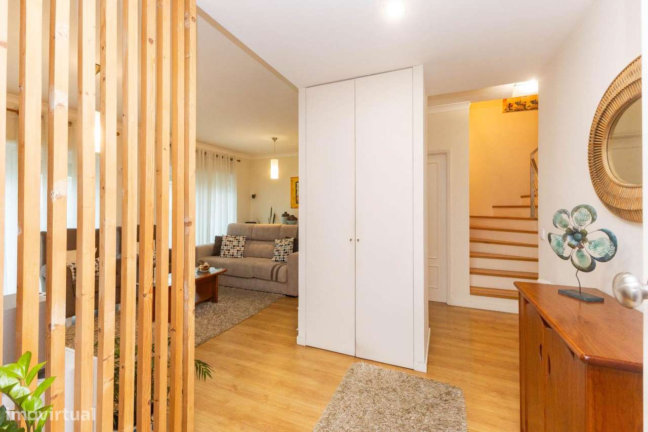Moradia T4 na Maia – Renovada, 3 Frentes, Terraço e Garagem a...-5