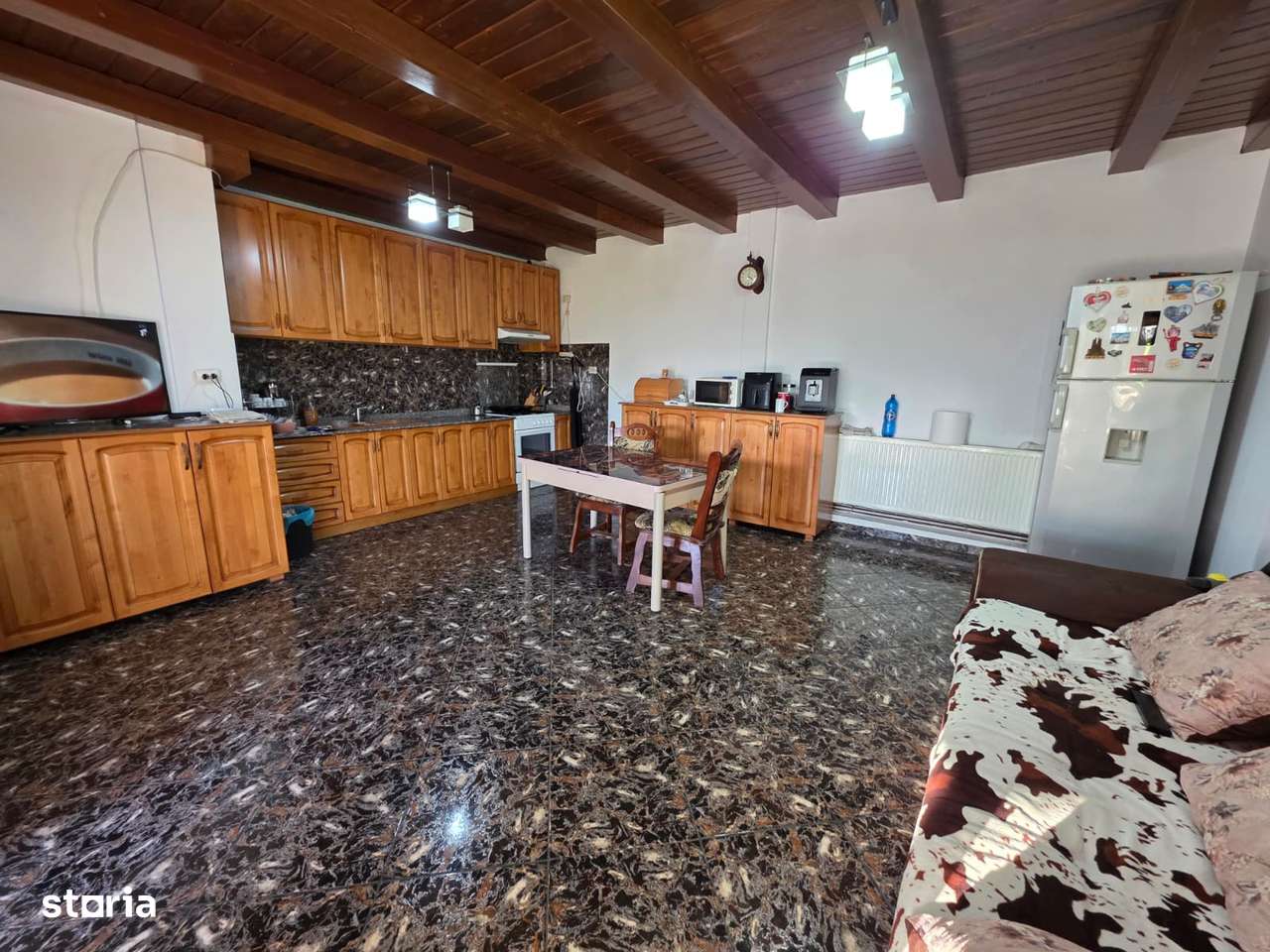 Vilă din cărămidă mobilată și utilată, 331 mp utili și teren 2.600 mp - Imagine principală: 4/17