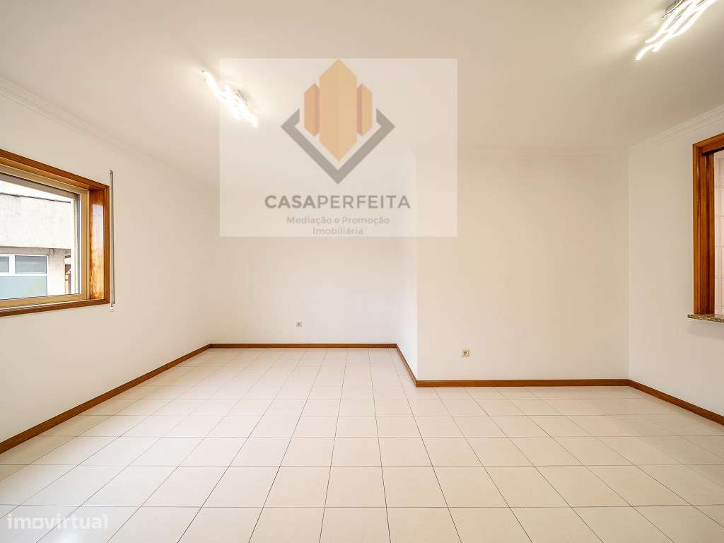 Apartamento T1 Renovado com Varanda e Lugar de Garagem - Centro de ... - Grande imagem: 4/27