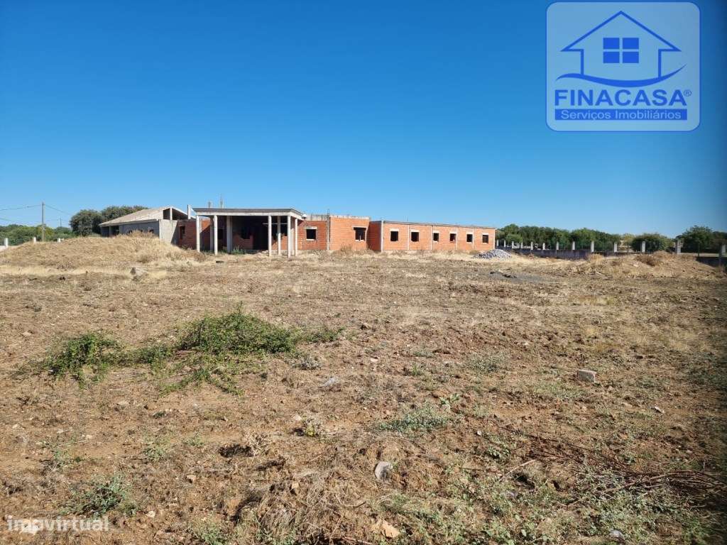 Terreno com moradia situado numa zona sossegada - Brejos(Elvas) - Grande imagem: 3/22