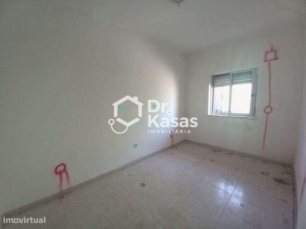 Apartamento T1 renovado na Baixa da Banheira-5