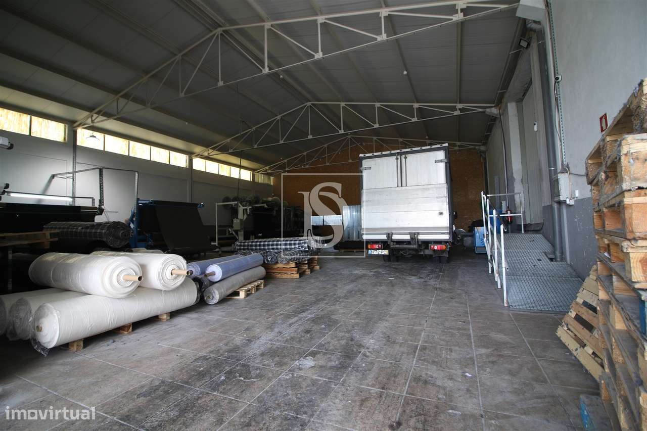 Fábrica/Indústria  Venda em Oliveira (Santa Maria),Vila Nova de Famali-2